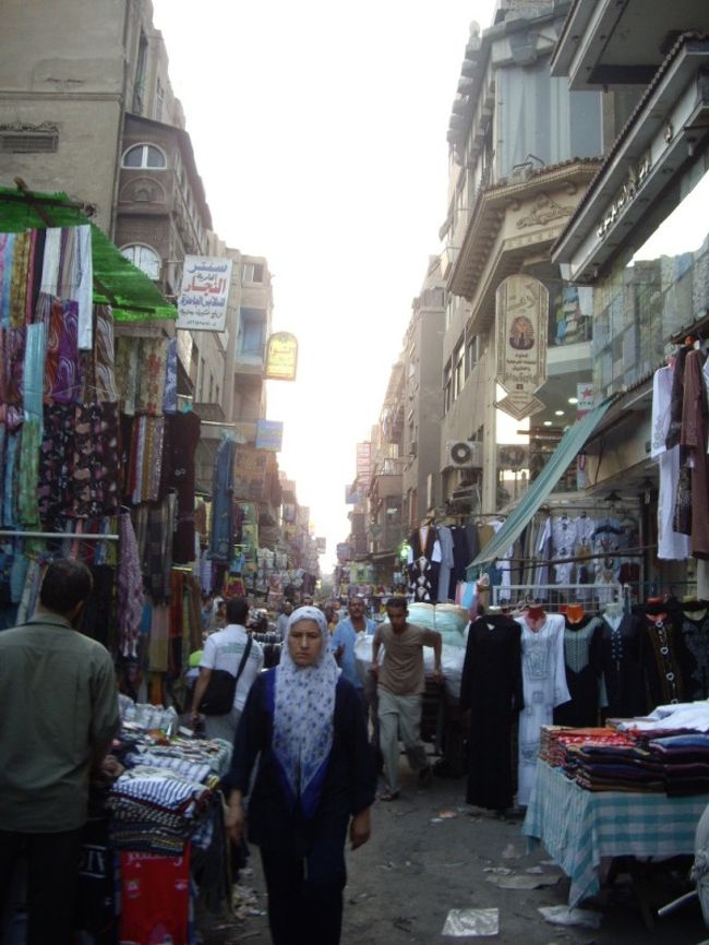 なんとか生きてハンハリーリ市場に到着！<br /><br />ここでの制限時間は1.5ｈ程<br /><br /><br />ラマダンだから皆そわそわイライラしてるみたい。<br /><br />