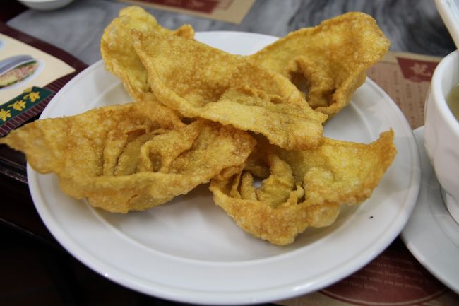 揚げワンタンです。旨かったな〜ちょっと甘いタレと合っていたんですけど大きいね