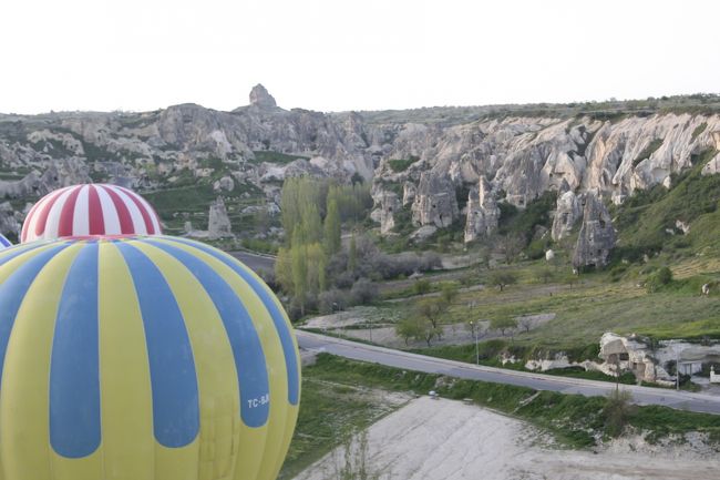 この日は生憎強風。<br />あまり高度を上げると上空の早い風に流されてしまうということで<br />１５０ｍ程度を上がったり下りたり。<br /><br />初めは何もかもが珍しくてみんな必死に写真！