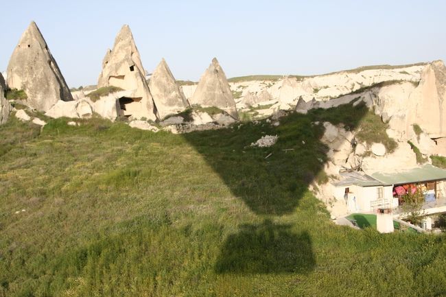 自分撮りは影ぐらいしかできないのが難点。<br />気球の全体って大きすぎる。