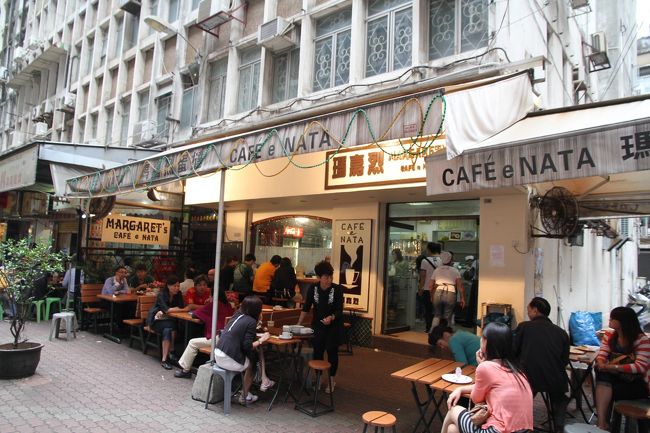 カフェデナタだったかな？人が凄いって聞いてたんですが夕方行ったせいかすぐ買う事ができました（・ω・）