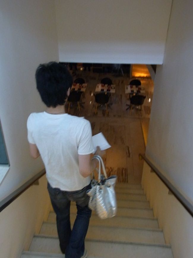 Barの下がレストランになっていて今朝はここで朝食。<br />クラブラウンジよりも種類が多いだろうとこちらにしました。