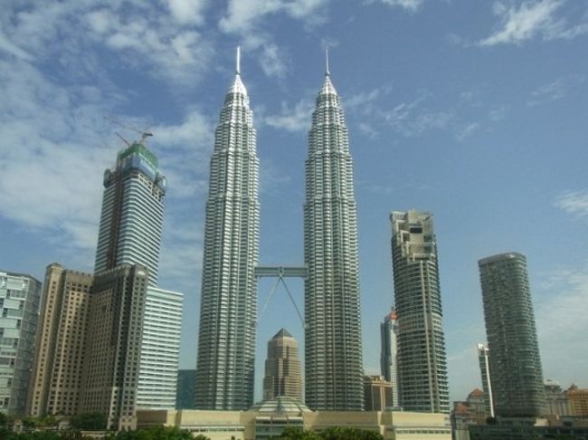 食事が終わるとどんどん晴れてきました。<br />ホテルを出る前にラウンジでミネラルウォーターをもらおうと<br />いうことになりクラブラウンジへ。