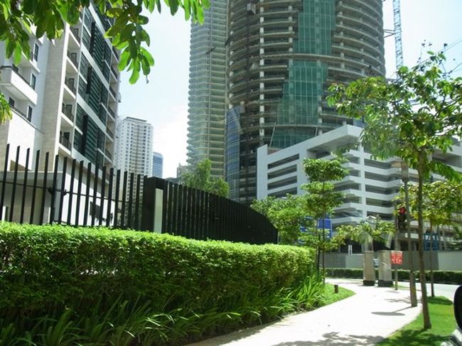 KLセントラルでBUSに乗ろうか、と言ってたのですがDarlinはあの揺れがいやのようでTAXIにしようということになりました。<br />KL、さようなら〜