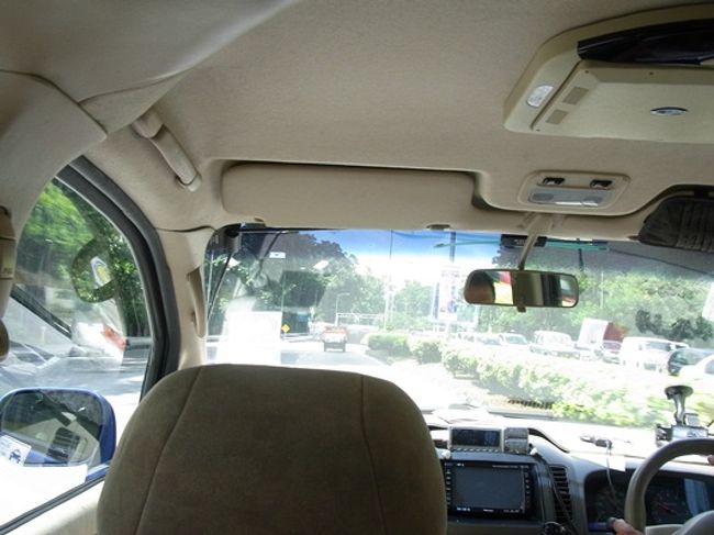 それではLCCTへ。。。<br />本当に本当にすっごい距離ですね。<br />道もあまりよくないですしね。<br /><br />旅行が終わってしまう切ない気持ちでタクシーにのっていました。