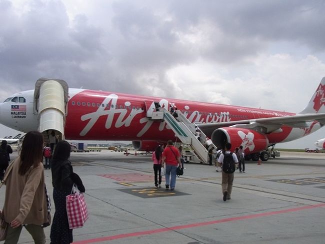 いよいよ機内へ乗り込みます。