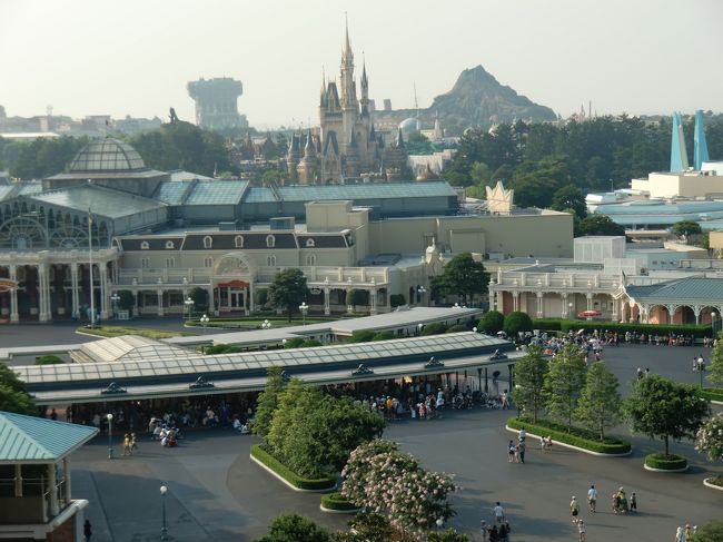 もちろん、メインエントランスも見えます。