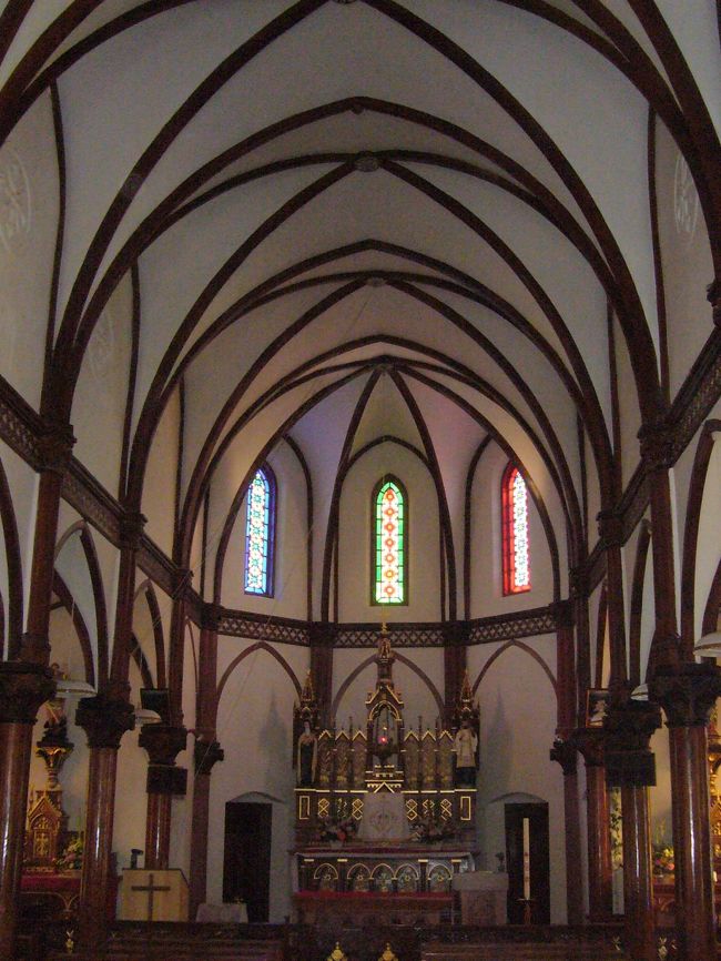 青砂ヶ浦教会の内部。ここはコウモリ天井