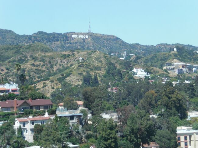 部屋からはハリウッドのサインが！まさにロサンゼルスに来たってかんじです。