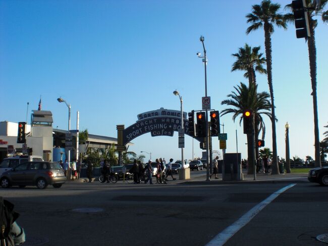 ２日目にサンタモニカに行ってきました。いかにも観光って感じだけどなんかサンタモニカ好きです。