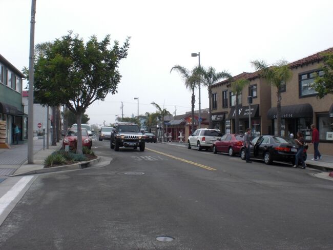 今日はこれからラグナビーチへ。途中　朝食にマンハッタンビーチのパンケーキハウスに行くことにしました。パンケーキは日本だとなかなか美味しいものが食べれないのでワクワク。