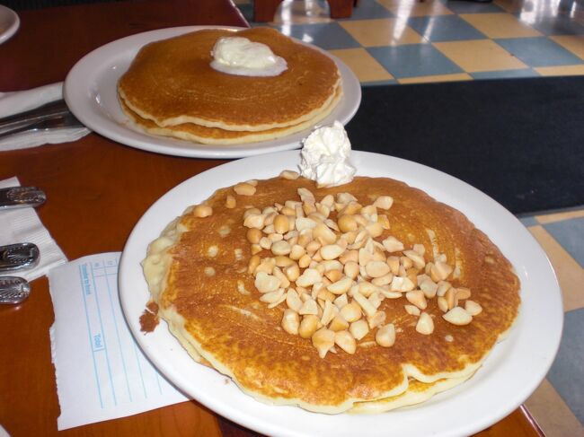 そしてパンケーキ。予想通りの大きさです。でも美味しい！週末は列ができると言われているのも無理ないです。