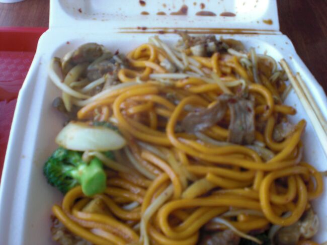 調子にのってチリペッパーたくさん入れてもらってしまい激辛のお料理が出来上がった。食べているうちに口びるが明太子状態に。。。でもおいしかったけど。