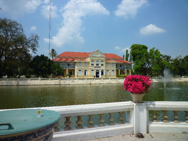 敷地内に入りました〜<br /><br />敷地内は西洋風の建物や…