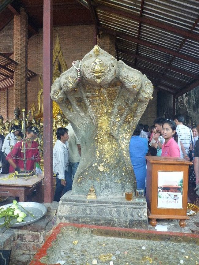 金箔は仏像に貼るためのものということでした。<br />今調子の悪い体の部分があれば、仏像の同じ部分に貼るとよくなる〜…みたいな感じですかね？<br /><br />私は頭に貼りました（笑） 