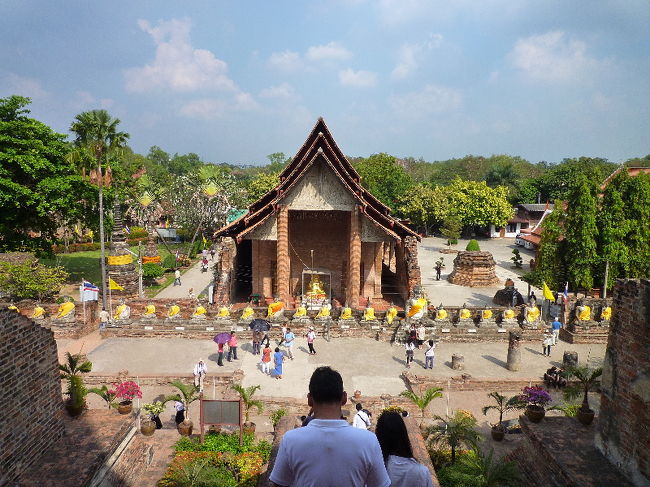正面に見える建物は、さっきお参りしたところです。