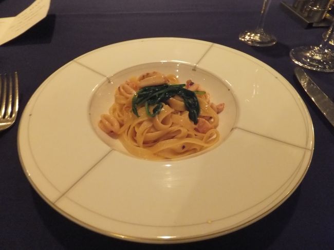 小いかとルッコラのタリアテッレ、サフラン風味<br /><br />麺が太くてやや硬いかなっていう感じでした。小いかがおいしかった。