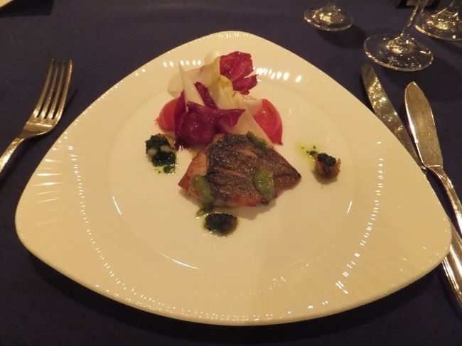 旬魚とふくだめ、ふきのソースとサラダ <br /><br />ソースがおいしくてお魚に合っていました。