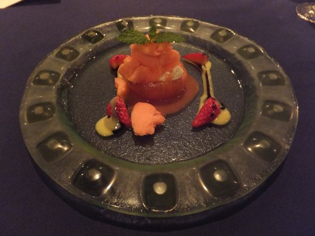 苺とトマト・マスカルポーネのコンビネーション<br /><br />トマトとは全然思えないぐらい甘かったです。<br />イチゴの甘さがまったりとしていました。