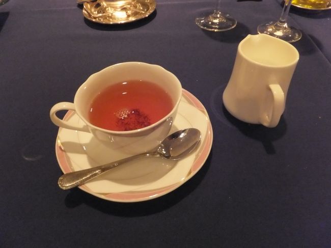 食後の紅茶。コーヒーで注文されている方もみえました。