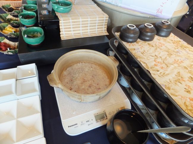 お粥もあって美味しそうでしたが、すでにパンを持っていたので諦めました。