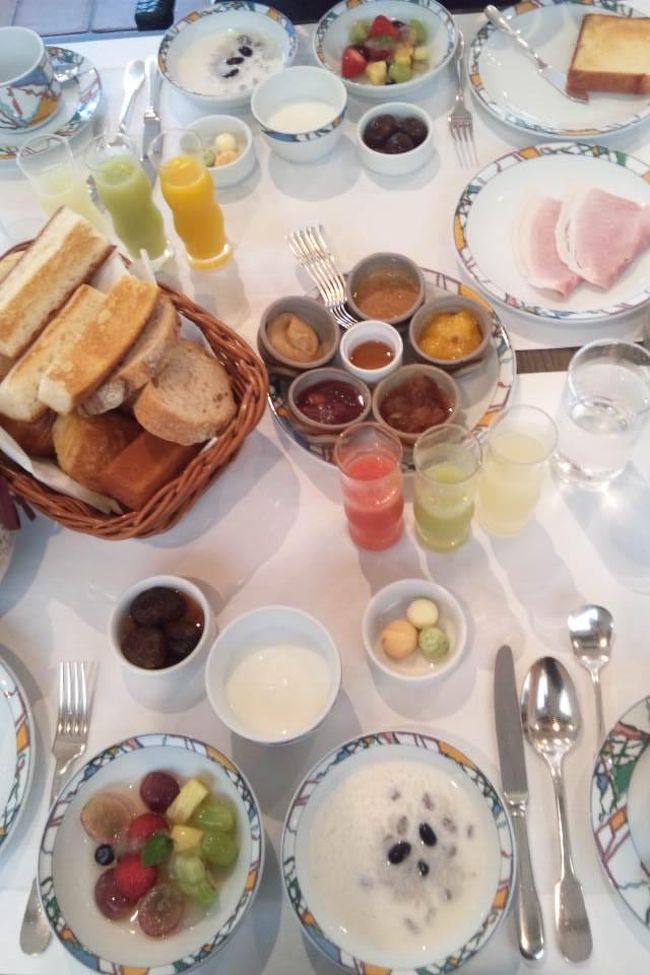 世界一の朝食、たっぷり２時間半ぐらいかけていただきました。<br />優雅だわ〜<br /><br />朝食をこんなに時間かけて食べることなんて、残りの人生であと何回あるかしら？<br />一日の始まりの朝食ですが、食べ終わったころには満たされすぎて、もう今日一日いい日だったわって思っちゃったり。<br />まだ昼ですけど・・・
