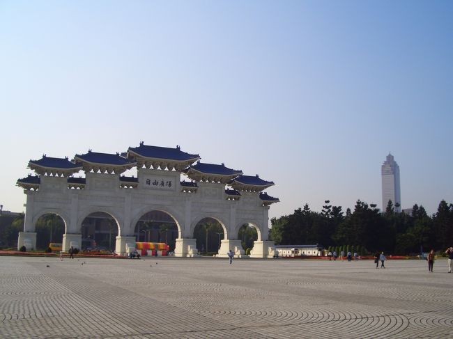 これは公園の中側から。<br /><br />広いねぇ・・・。