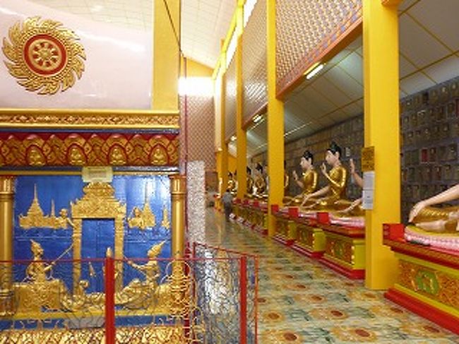 涅槃像の後ろは納骨スペースです。<br />お骨の壺も日本のものと違ってカラフルでした。