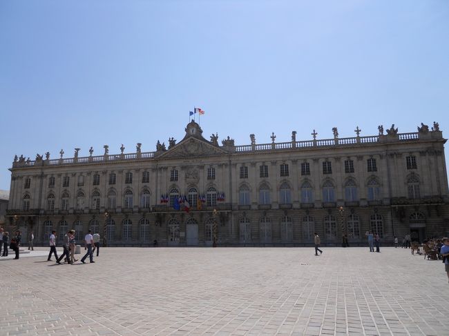 スタニスラス広場の市庁舎