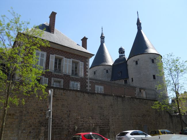 フレール・アンリ通りからのクラッフ門