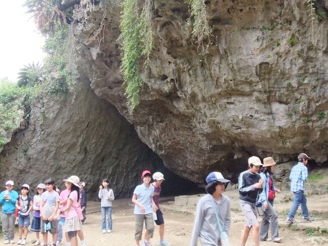 小学生の集団がいました<br /><br />社会見学かな・・・