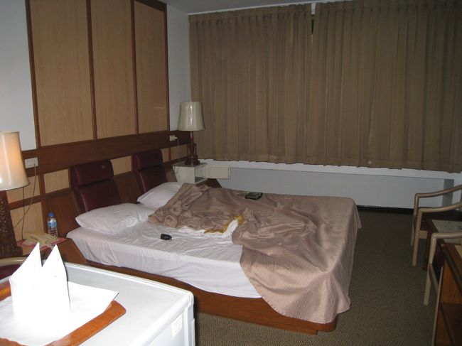 不良外人の溜まり場的なホテル。