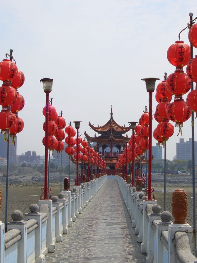 『五里亭』<br /><br />私が行ったとき、蓮池は水が枯れてて・・・。<br />水が張ってればもっとキレイだっただろうなぁ・・・。