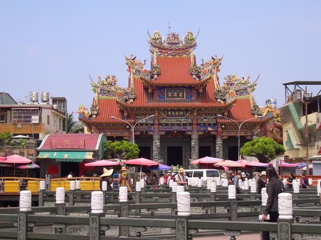 『慈濟宮』<br /><br />カラフルだし、細工細かい〜！！<br />こういうの大好き！！