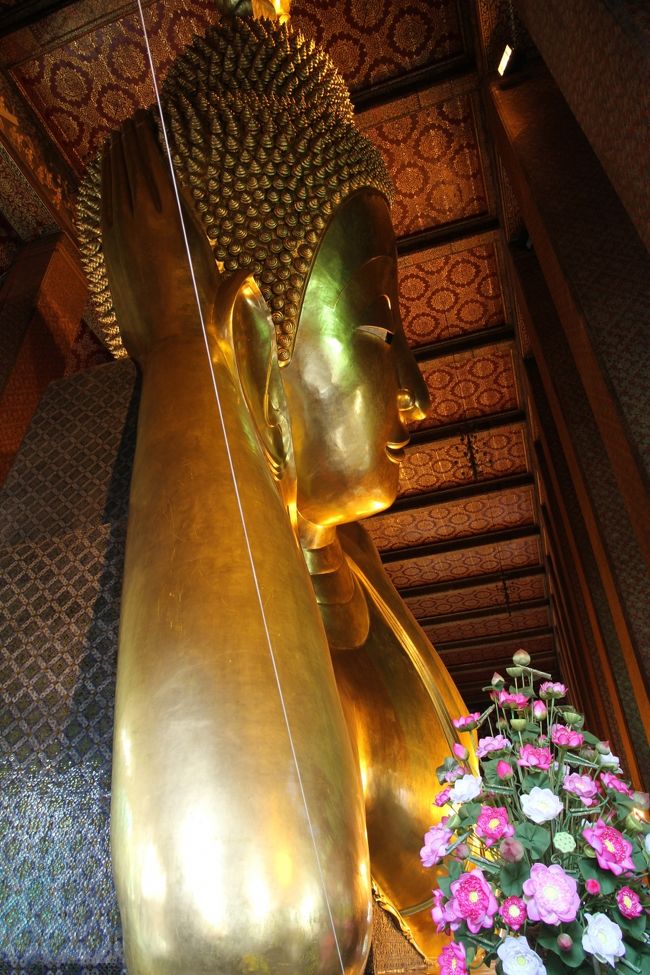 王宮をぶらぶらした後ワットポーへ<br />結構かかりましたね<br />迷ったりして王宮から結局歩いて４０分ほどかかりました。