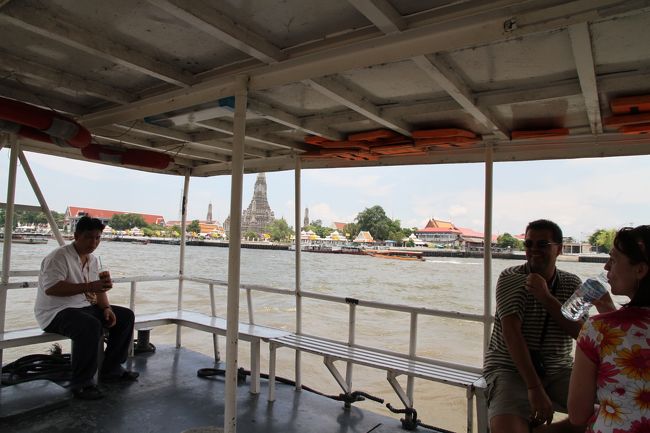 そして前回来た時に行けなかったワットアルンに<br />ちなみにこの船に乗る前に違った船に乗りかけました<br />