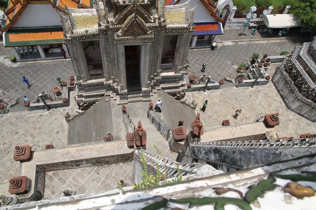 上るのは良いんですけど階段が狭くてもの凄い急