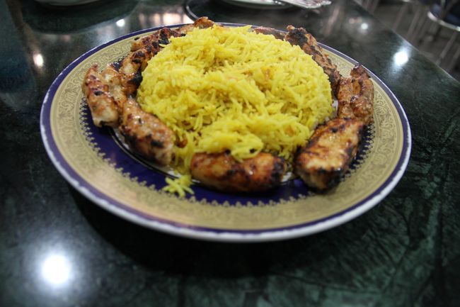 近くにアラブ人街があるみたいなので行ってみる事に<br />朝からヘビーですがケバブを<br />これも美味しかったな〜チキンビーフとかハーフ選べましたけどチキンで