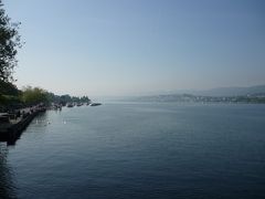 ふぅー。
やっとチューリッヒ湖まで到着しました。
美しい

湖の手前のケー橋から撮りました。