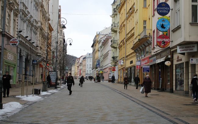 シナモンのワッフル売ってる店はこのへんだったような