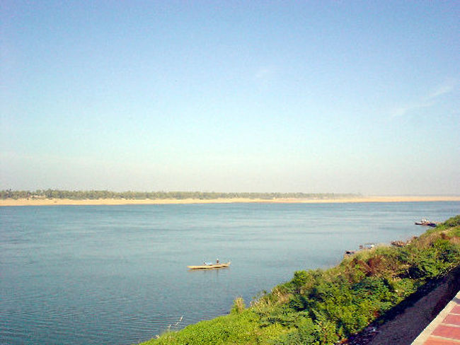 再度、メコン沿いに。