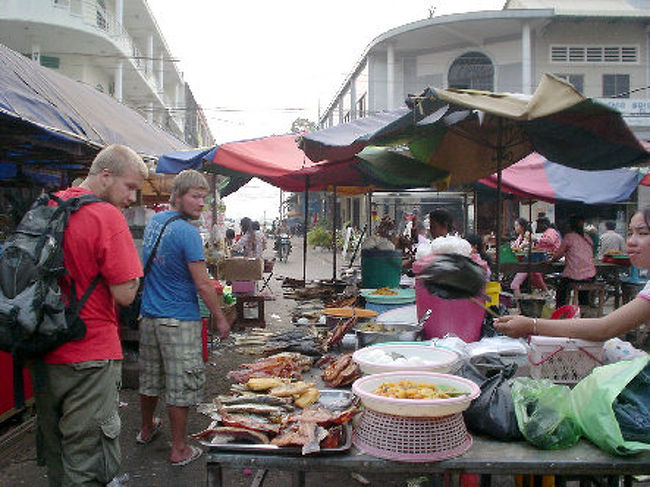 散歩がてらにまた市場を冷やかし。