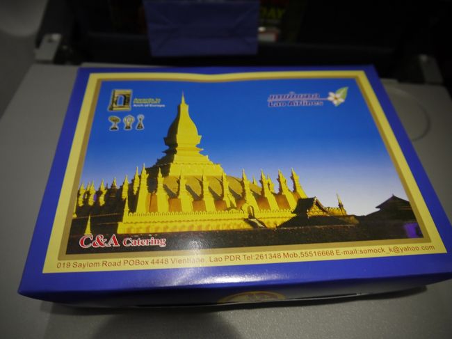 １時間のフライトですが機内食が出ます。