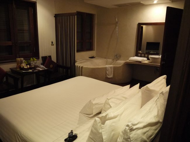 おおっ！　男一人旅にしては部屋が豪華だ！！