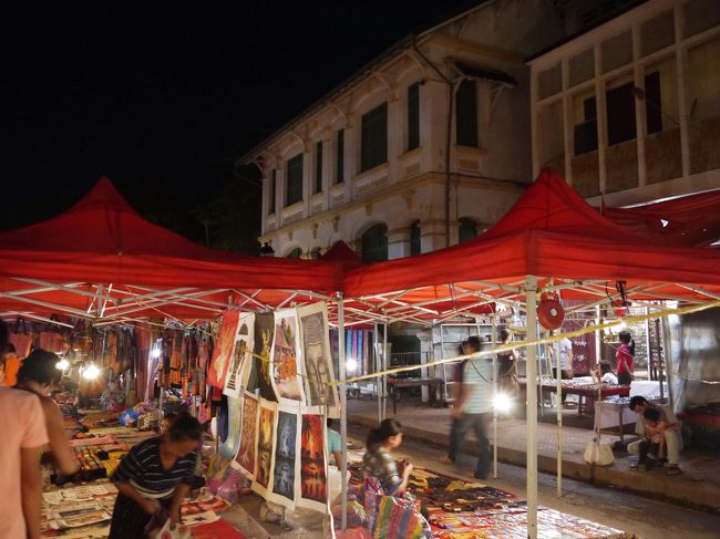 で、ナイトマーケット散策です。