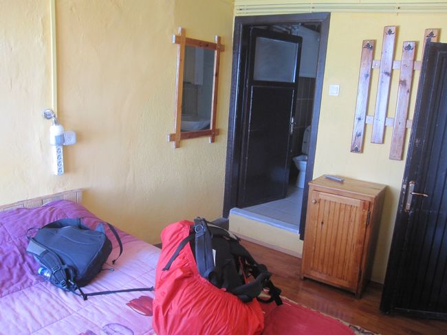 チャーリーのシングル部屋。朝食なしの３０ＴＬは高く感じたのと、天気があまりよくなかったこと、害はないそうだが虫が大量に発生していたことなどを理由に２泊するところを１泊で切り上げてしまった。