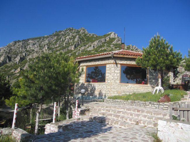 高台にはカフェのようなものがあった。