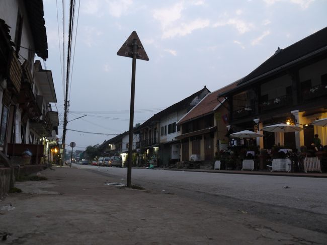 出かけるのが早すぎて人がいません。