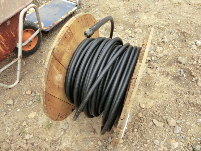 ケーブルはヤフーオークションで6000円45ｍ・・・太い3.5スケ