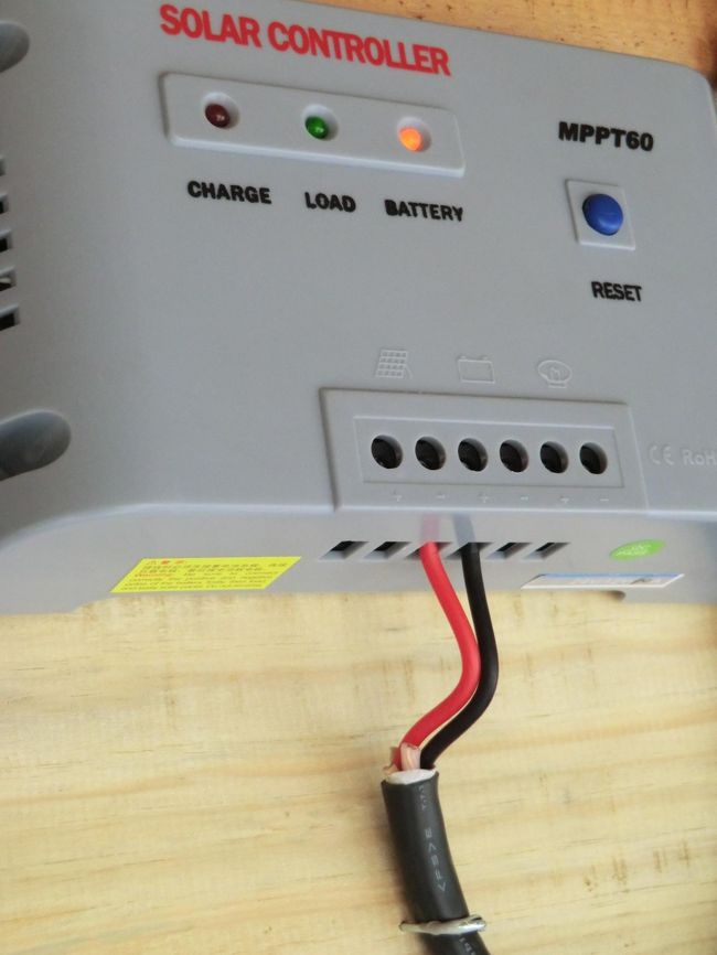 バッテリーと繋ぎました・・・